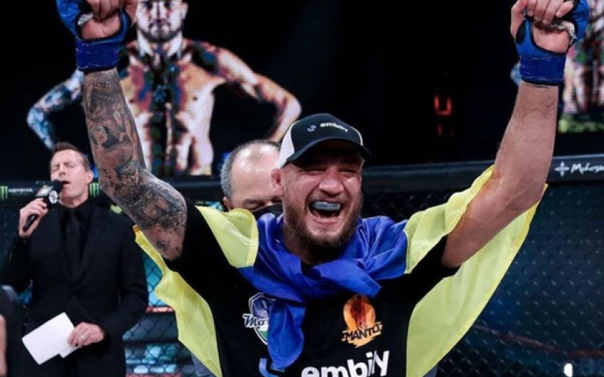 Амосов вважає себе найкращим напівсередньоваговиком у світі