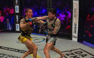 Кріс Сайборг у кривавій битві перемогла Ларису Пачеко на PFL Super Fights