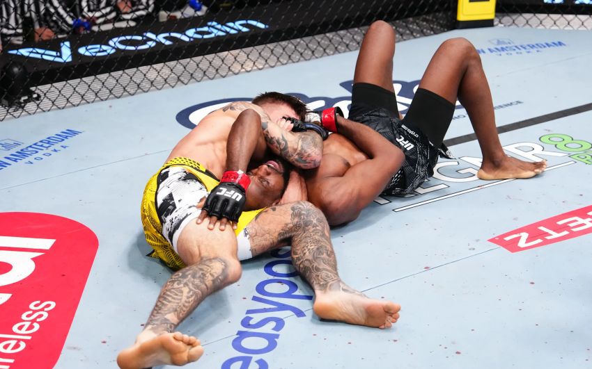 Ярослав Амосов швидко "задушив" Ніла Магні на UFC on ESPN 73