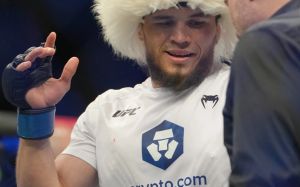 Умар Нурмагомедов знявся з бою проти Корі Сандхагена