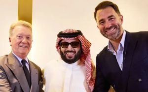Турки Аль аш-Шейх анонсував другу матчеву зустріч Queensberry і Matchroom з "великим сюрпризом" у карді