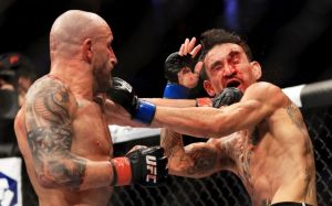 Президент UFC проти четвертого бою Волкановскі з Голловеєм