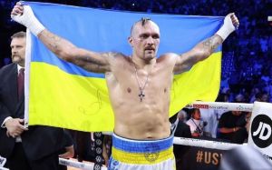 Усик натякнув на швидке повернення в ринг