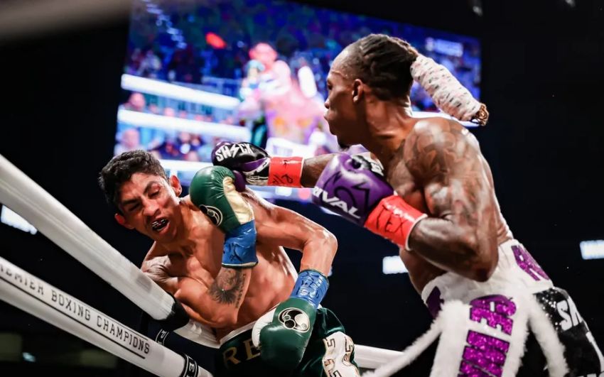 О'Шакі Фостер переміг Рея Варгаса за очками і завоював титул WBC у другій напівлегкій вазі