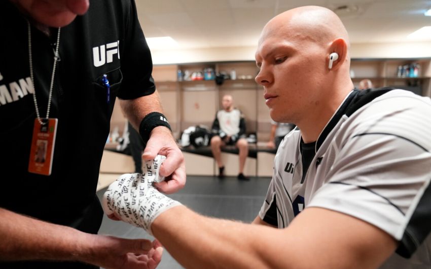 Гуськову сподобалися рукавички UFC: "Б'єш як голим кулаком"