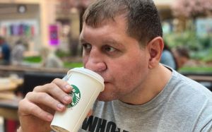 Тренер Ісмаїлова попередив Ємельяненка щодо способу життя: "Він залишиться бомжем"