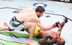 Умар Нурмагомедов вирубав Раоні Барселоса на UFC Fight Night 217