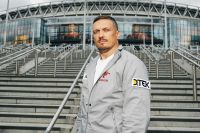 Олександр Усик веде переговори з американським промоутером