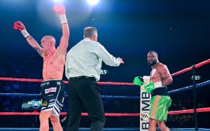 Міхал Чеслак не помітив Жана Паскаля і завоював тимчасовий титул WBC у першій важкій вазі
