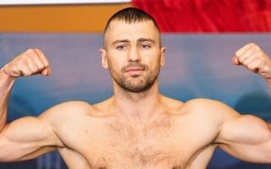 Олександр Гвоздик розповів про наступний бій: "Готуюся проти невідомо кого - живого, але хворого"
