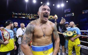 Інсайдер назвав американського боксера, з яким Усик може побитися замість Вайлдера