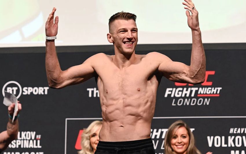 Хукер готовий понести покарання від UFC за звинувачення на адресу Махачева