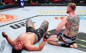 Олександр Волков впевнено розібрався з Таєм Туівасою на UFC 293