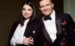 "Лавра на Українській землі. Точка". Дружина Усика прокоментувала сьогоднішній візит Олександра до святині