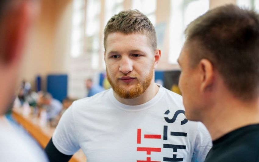 "Мене багато хто намагається тролити": Мінєєв пояснив, чому досі не пішов воювати