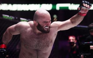 Магомед Ісмаїлов: "Пахан мене порішає за рожеву футболку. З'їсти змусить"