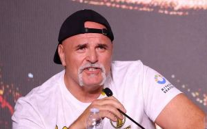 Тоні Беллью відреагував на дику поведінку батька Ф'юрі на прес-конференції: "Ганьба"