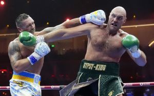 Денис Лебедєв зізнався, за кого вболіватиме в реванші Усик - Ф'юрі