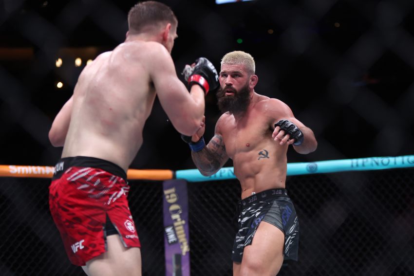 Відео бою Едмен Шахбазян - Андре Петроскі UFC on ESPN 69