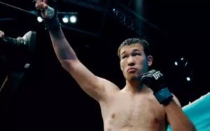 "Він кілер". Американець хоче побитися з Рахмоновим
