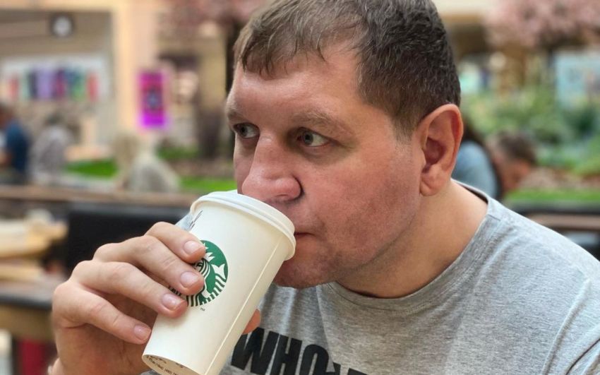 Тренер Ісмаїлова попередив Ємельяненка щодо способу життя: "Він залишиться бомжем"