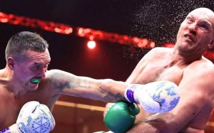 Амір Хан спрогнозував переможця бою Усик - Ф'юрі 2: "Він перебоксує його"