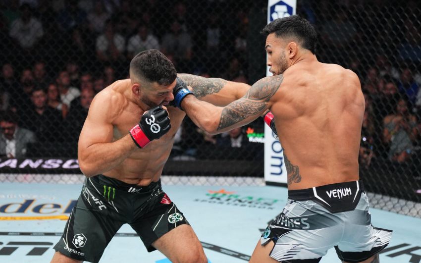 Відео бою Бред Таварес - Кріс Вайдман UFC 292
