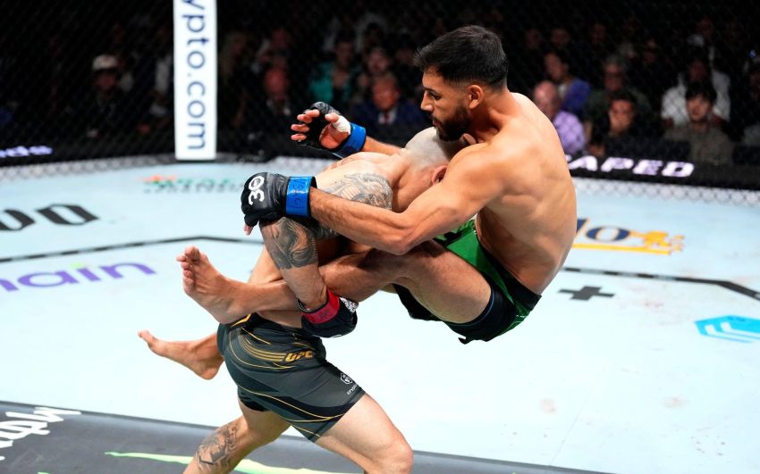 Відео бою Олександр Волкановскі - Яір Родрігес UFC 290