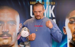 Олександр Усик: "З Ф'юрі не можна бути впевненим навіть на один відсоток, що він вийде на поєдинок"