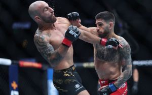 Ілія Топурія нокаутував Алекса Волкановскі на UFC 298